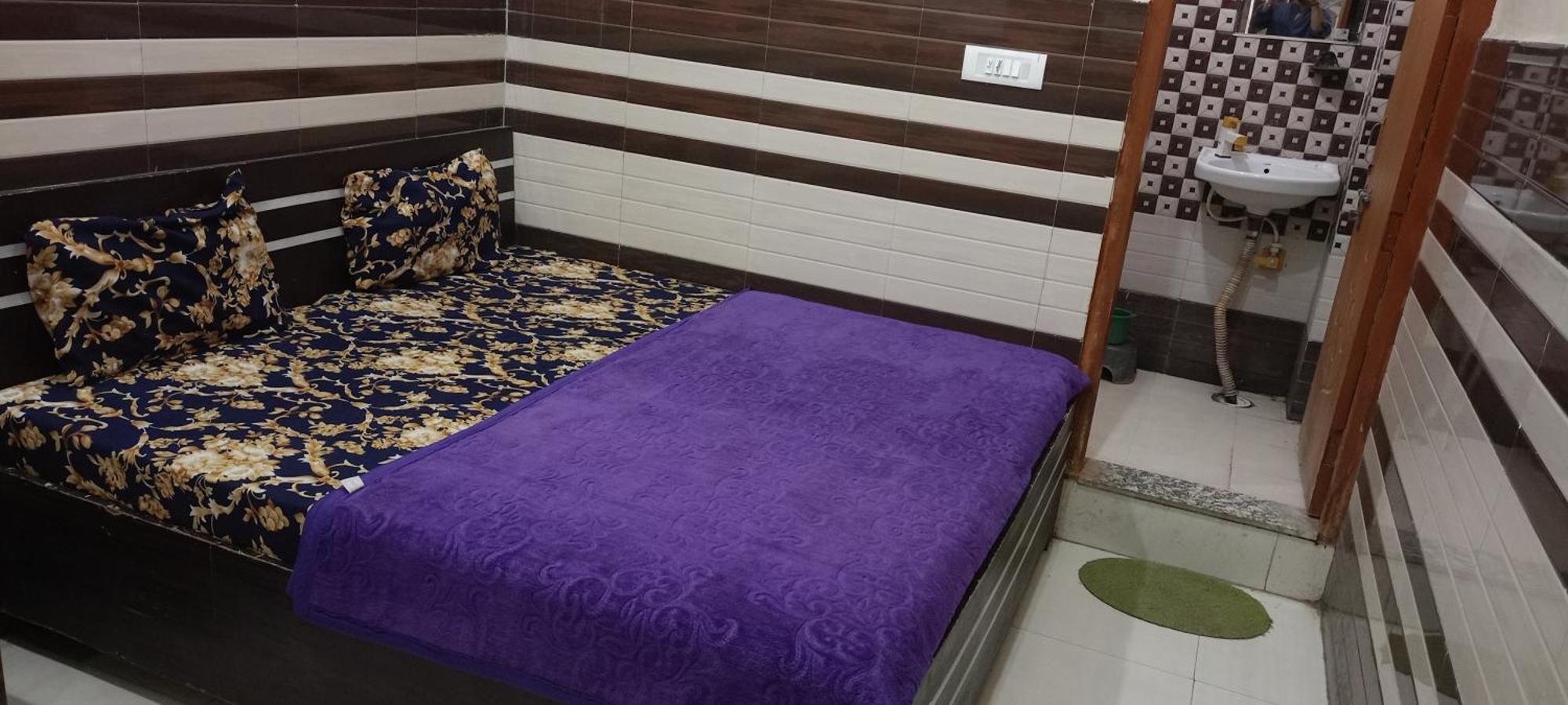 New Gayatri Palace Near Prem Mandir Vrindāvan Dış mekan fotoğraf