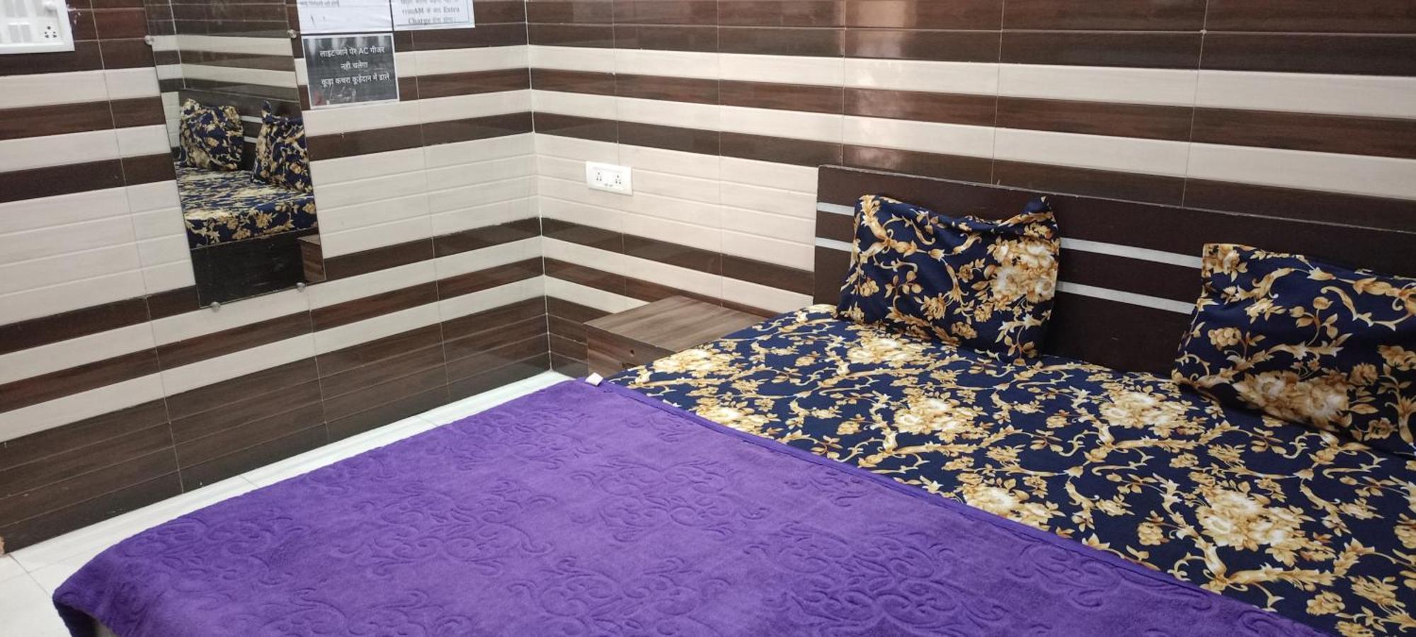 New Gayatri Palace Near Prem Mandir Vrindāvan Dış mekan fotoğraf