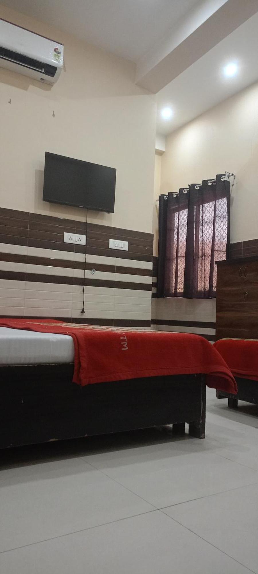 New Gayatri Palace Near Prem Mandir Vrindāvan Dış mekan fotoğraf