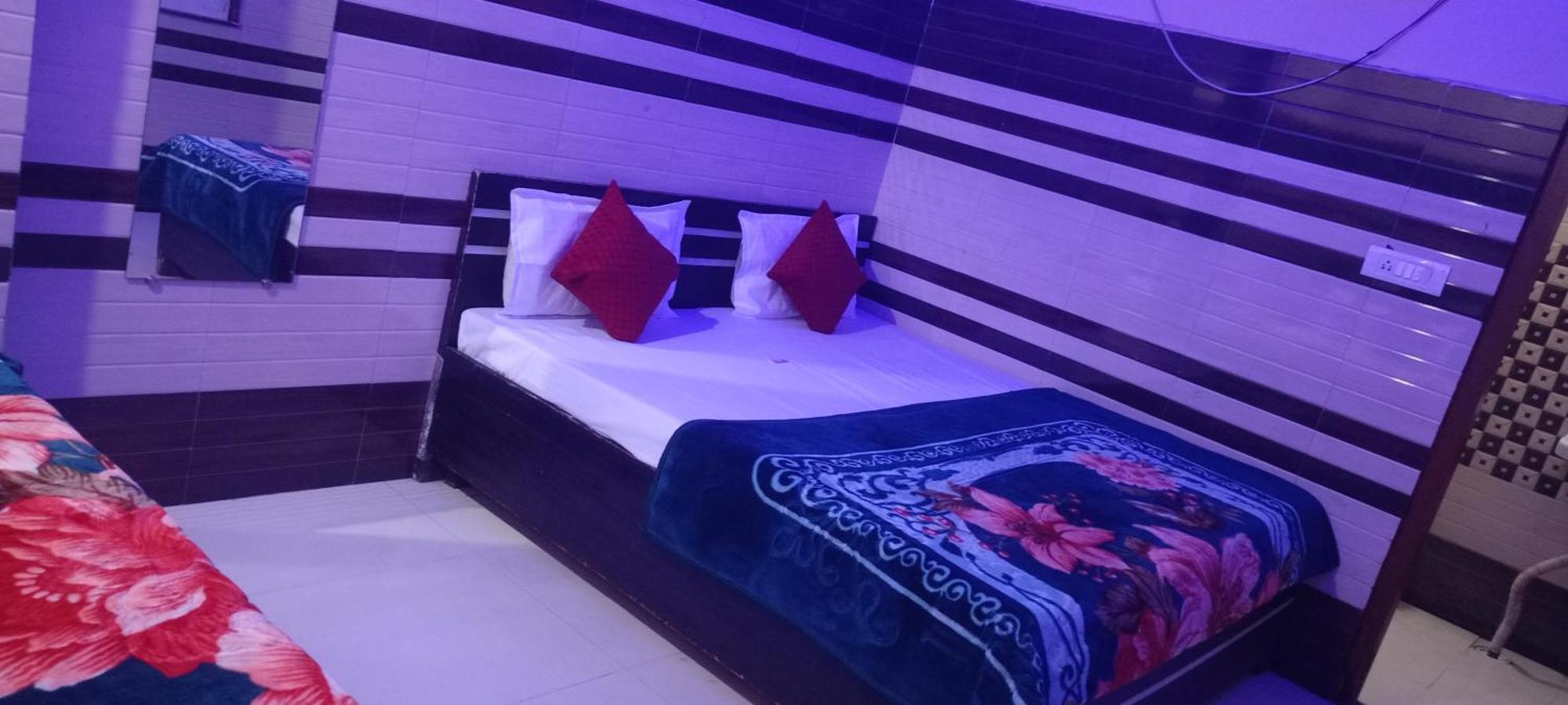 New Gayatri Palace Near Prem Mandir Vrindāvan Dış mekan fotoğraf