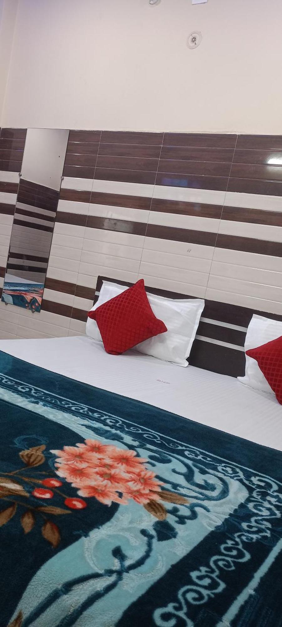 New Gayatri Palace Near Prem Mandir Vrindāvan Dış mekan fotoğraf