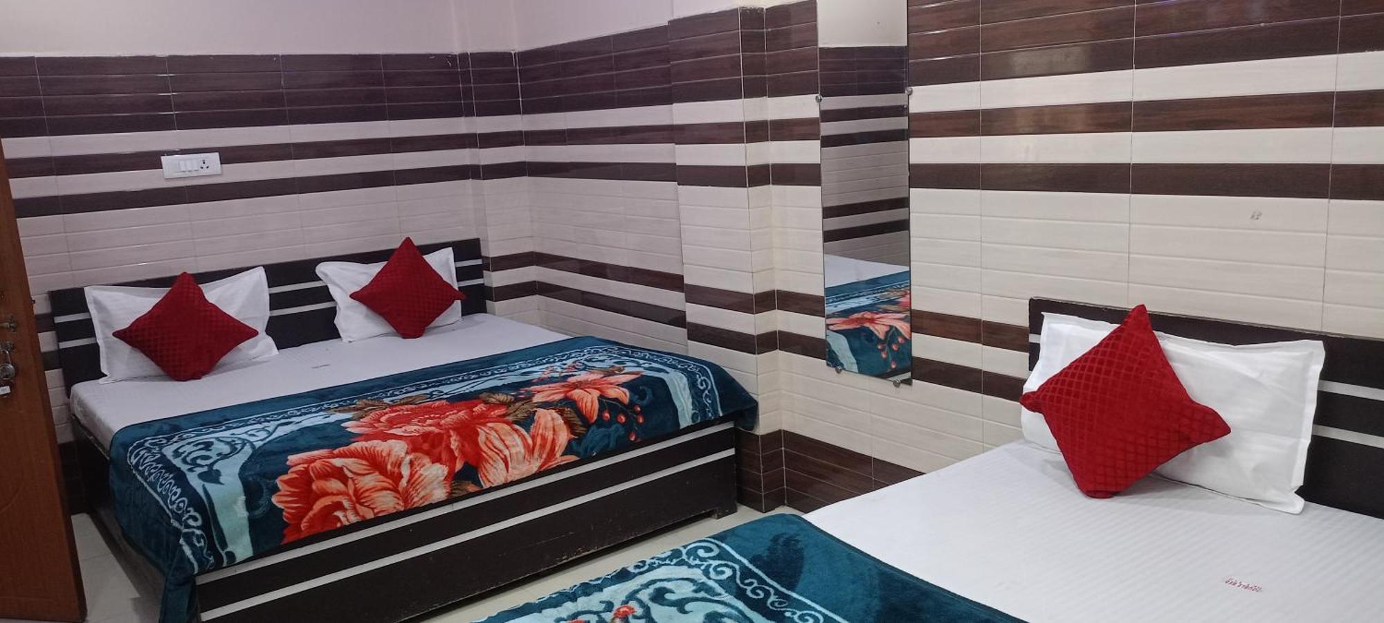 New Gayatri Palace Near Prem Mandir Vrindāvan Dış mekan fotoğraf