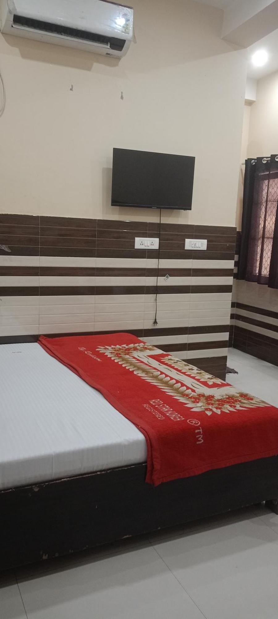 New Gayatri Palace Near Prem Mandir Vrindāvan Dış mekan fotoğraf