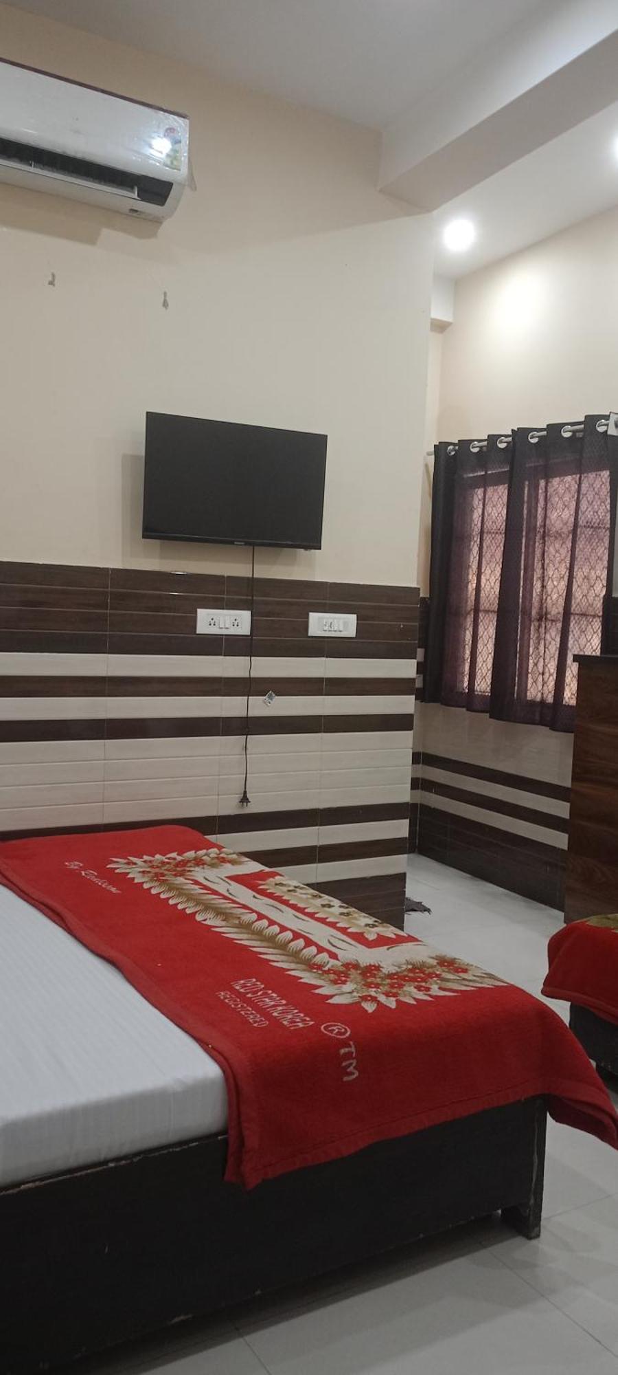 New Gayatri Palace Near Prem Mandir Vrindāvan Dış mekan fotoğraf
