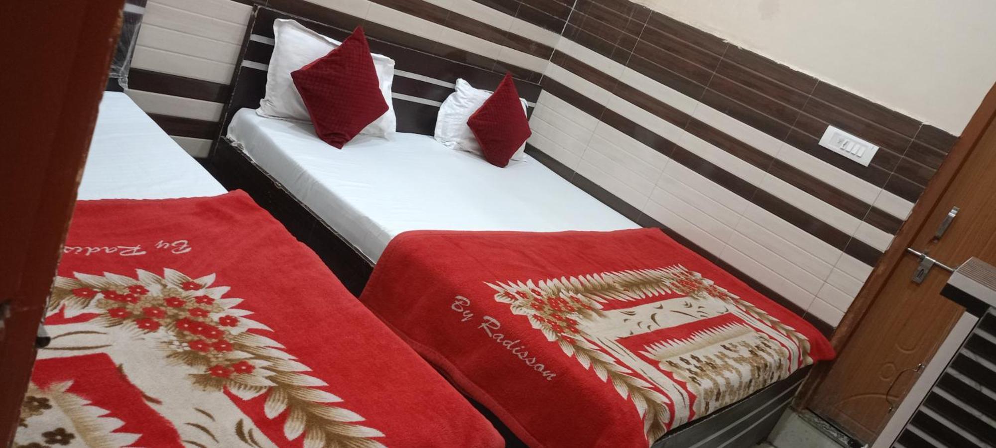 New Gayatri Palace Near Prem Mandir Vrindāvan Dış mekan fotoğraf