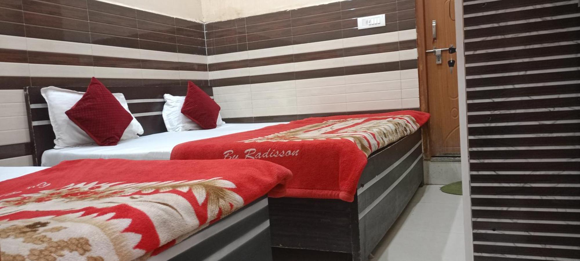 New Gayatri Palace Near Prem Mandir Vrindāvan Dış mekan fotoğraf